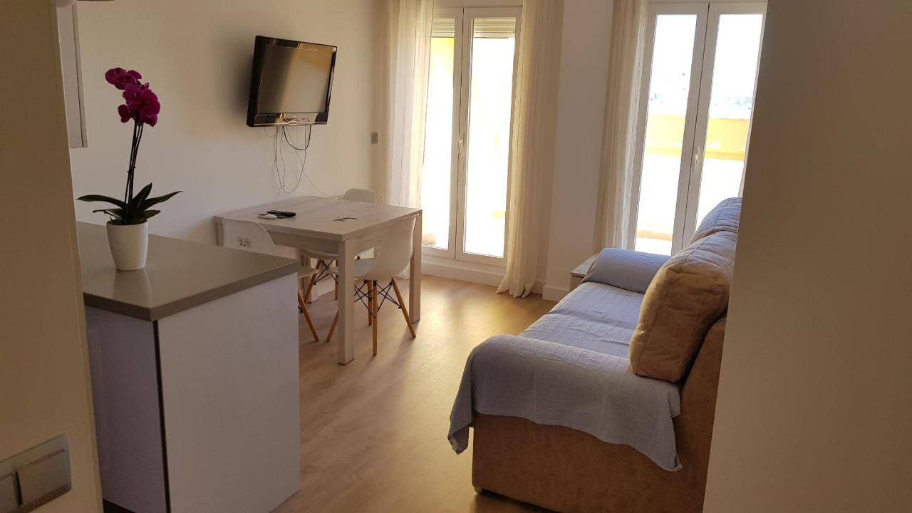 Апартаменты Penthouse Sea Views + Private Solarium Фуэнхирола Экстерьер фото